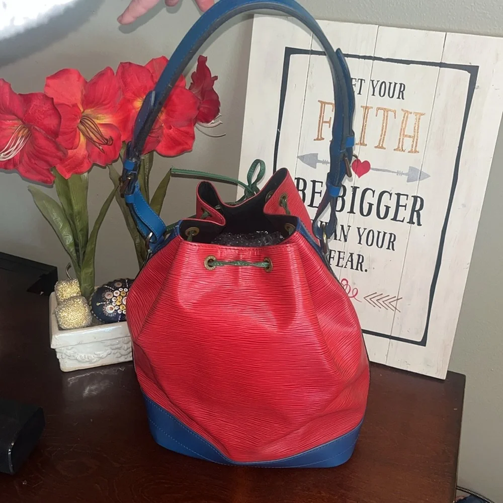LOUIS VUITTON Epi Tri-Col Color Noe Large Bucket Shoulder Bag Red BlueGreen EUC